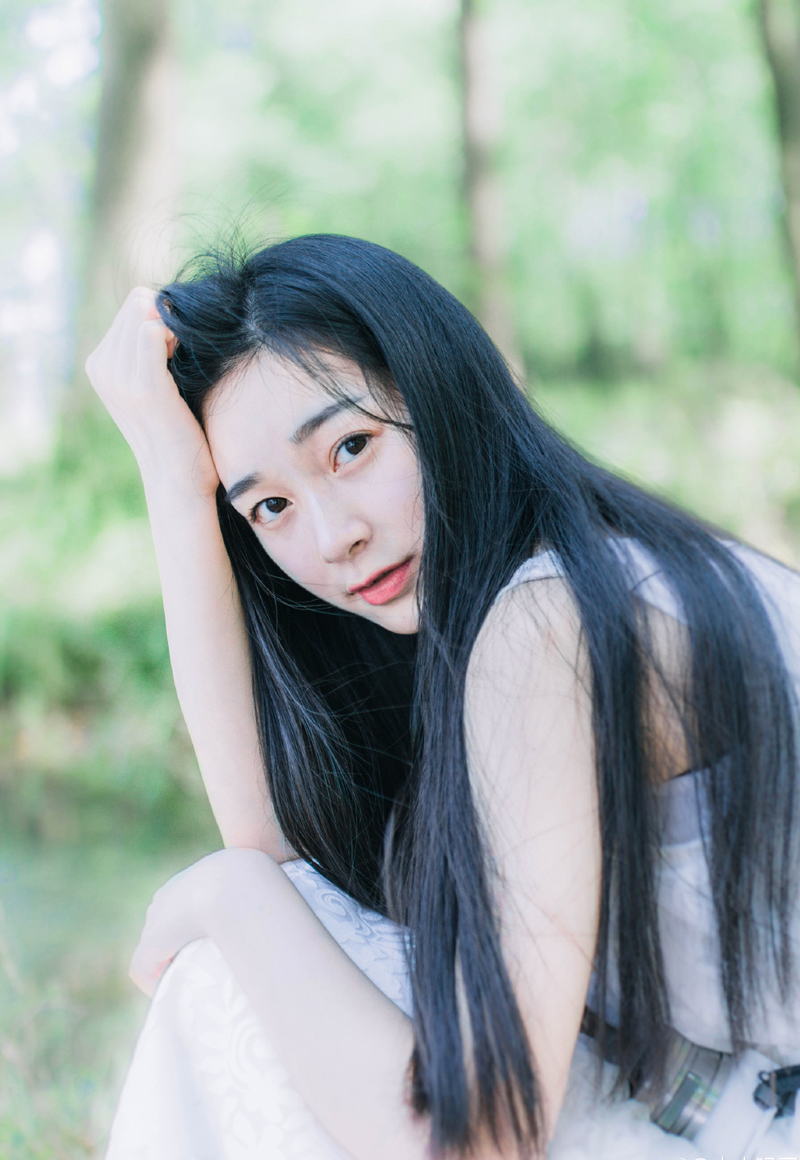 吕布基本上就是因为推广了均田制，才能在不到十年的时间里，令治地安稳，不再受世家掣肘，如今刘璋虽然恶于世家，但某种意义上来说，他也算将百姓从世家的手上解放出来，应该也如关中百姓拥护吕布一样来拥护自己才对。